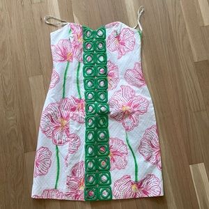 Never worn Lilly Pulitzer size 8 strapless floral dress.